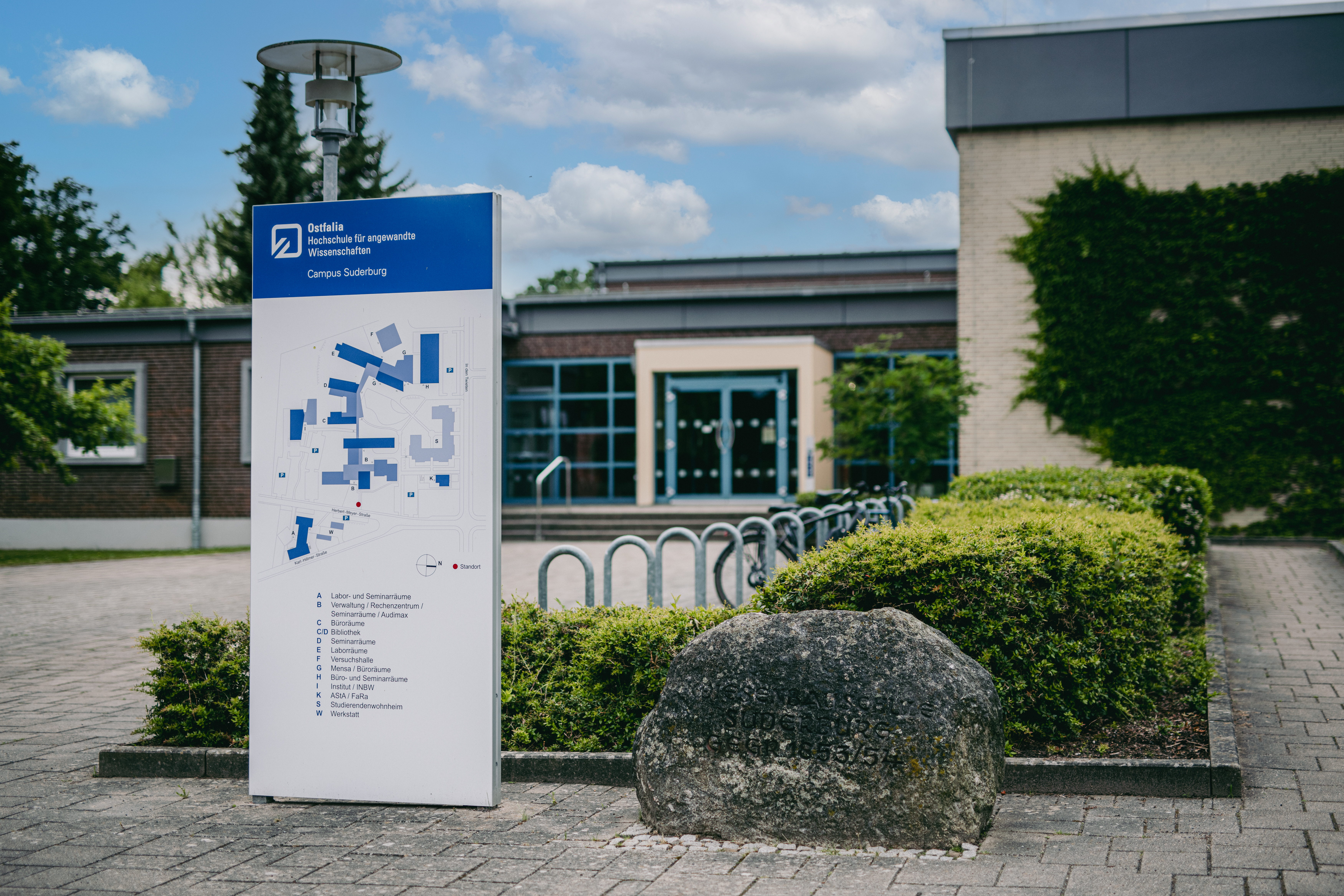 Außenaufnahme Haupteingang
