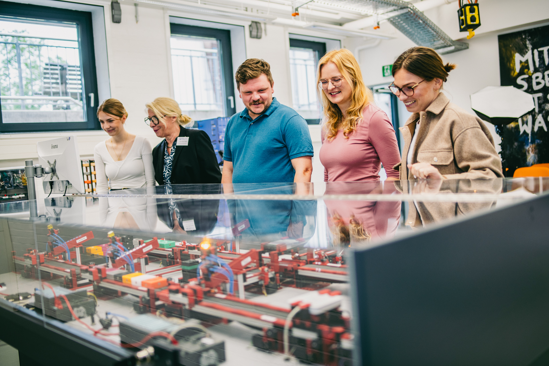 Lerngruppe an Staudinger Simulationsanlage