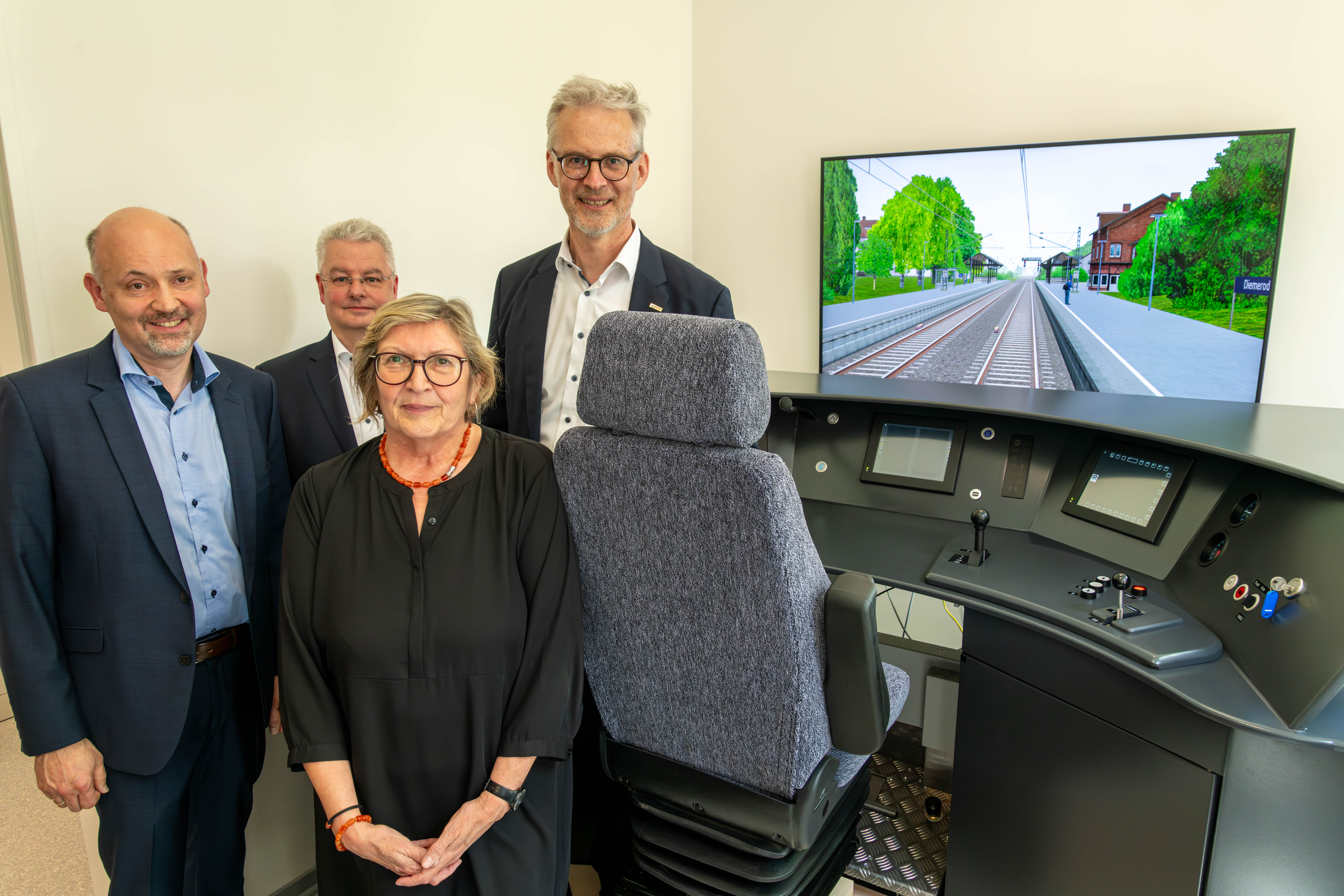 02_Pressefoto_Einweihung_Bahnbetriebssimulator