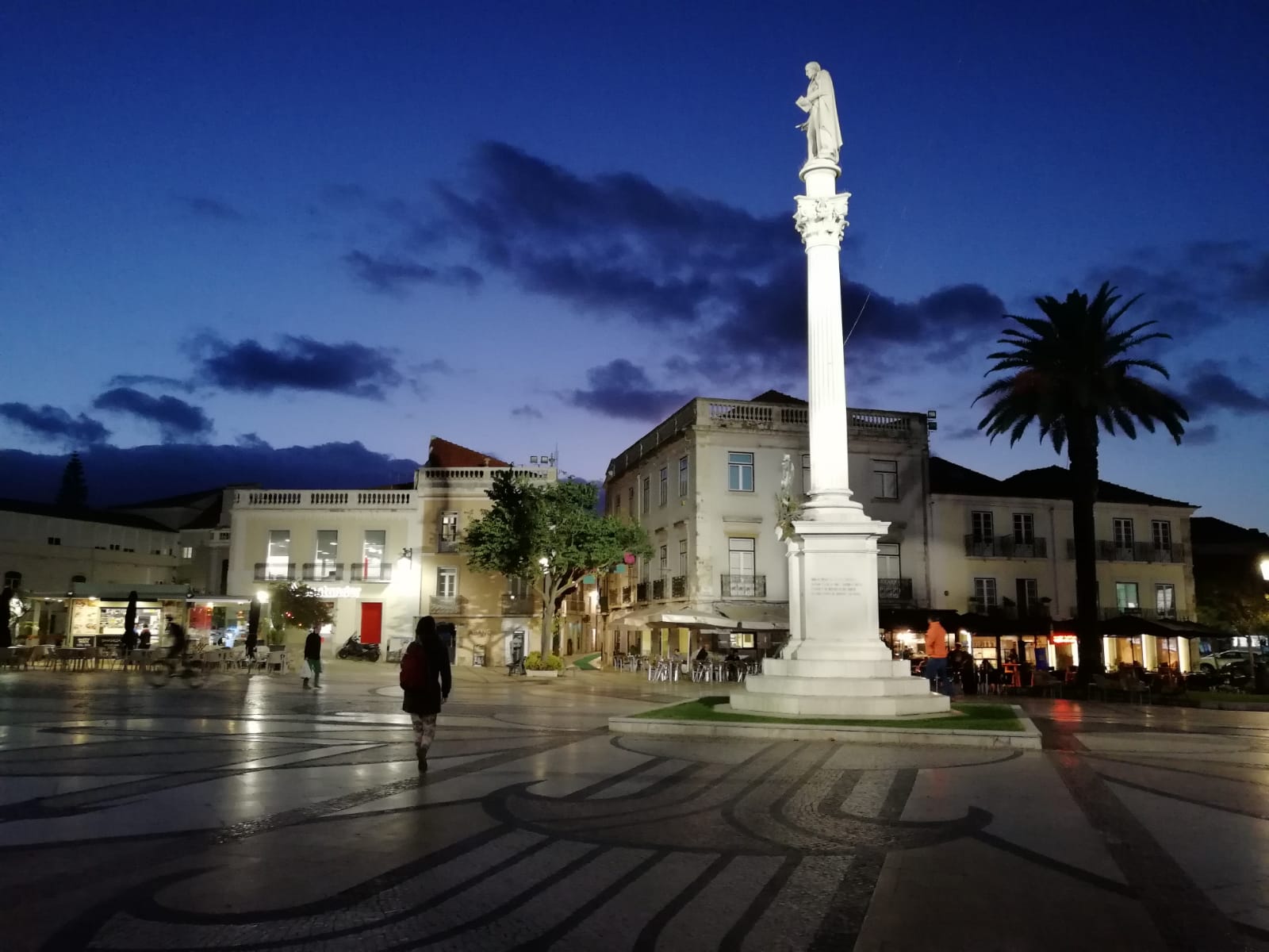 Setúbal bei Nacht